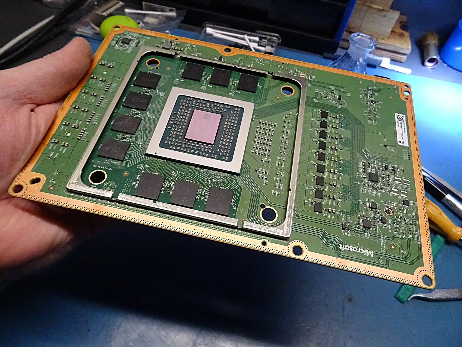 Xbox Series X – procesor po czyszczeniu czyszczenie xbox series x procesor po usunięciu starej pasty