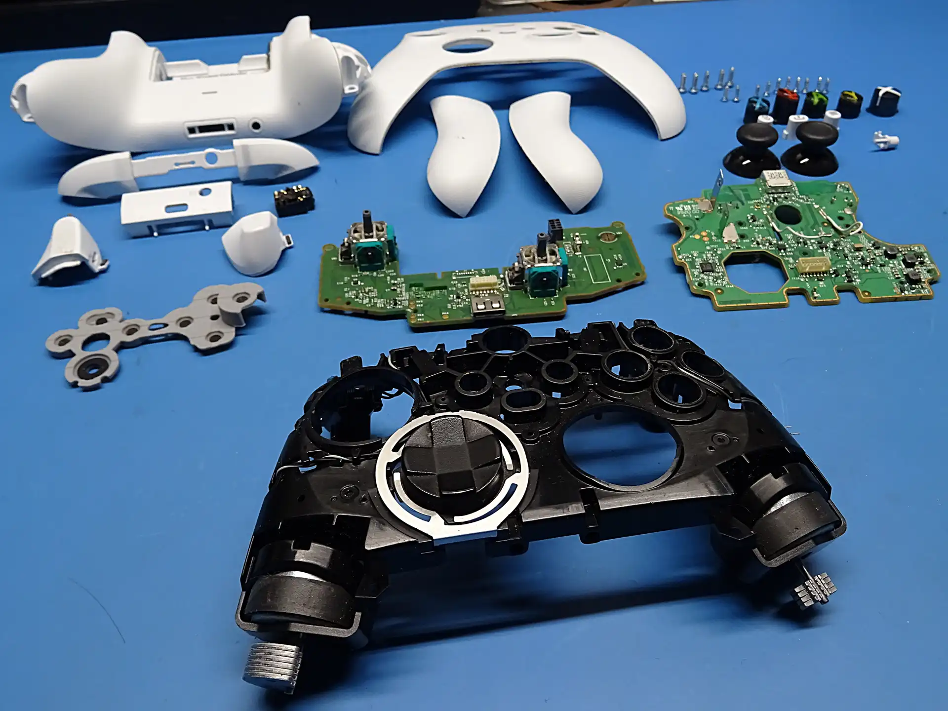 Elementy pada Xbox – przyciski i analogi przyciski i analogi pada xbox części kontrolera naprawa