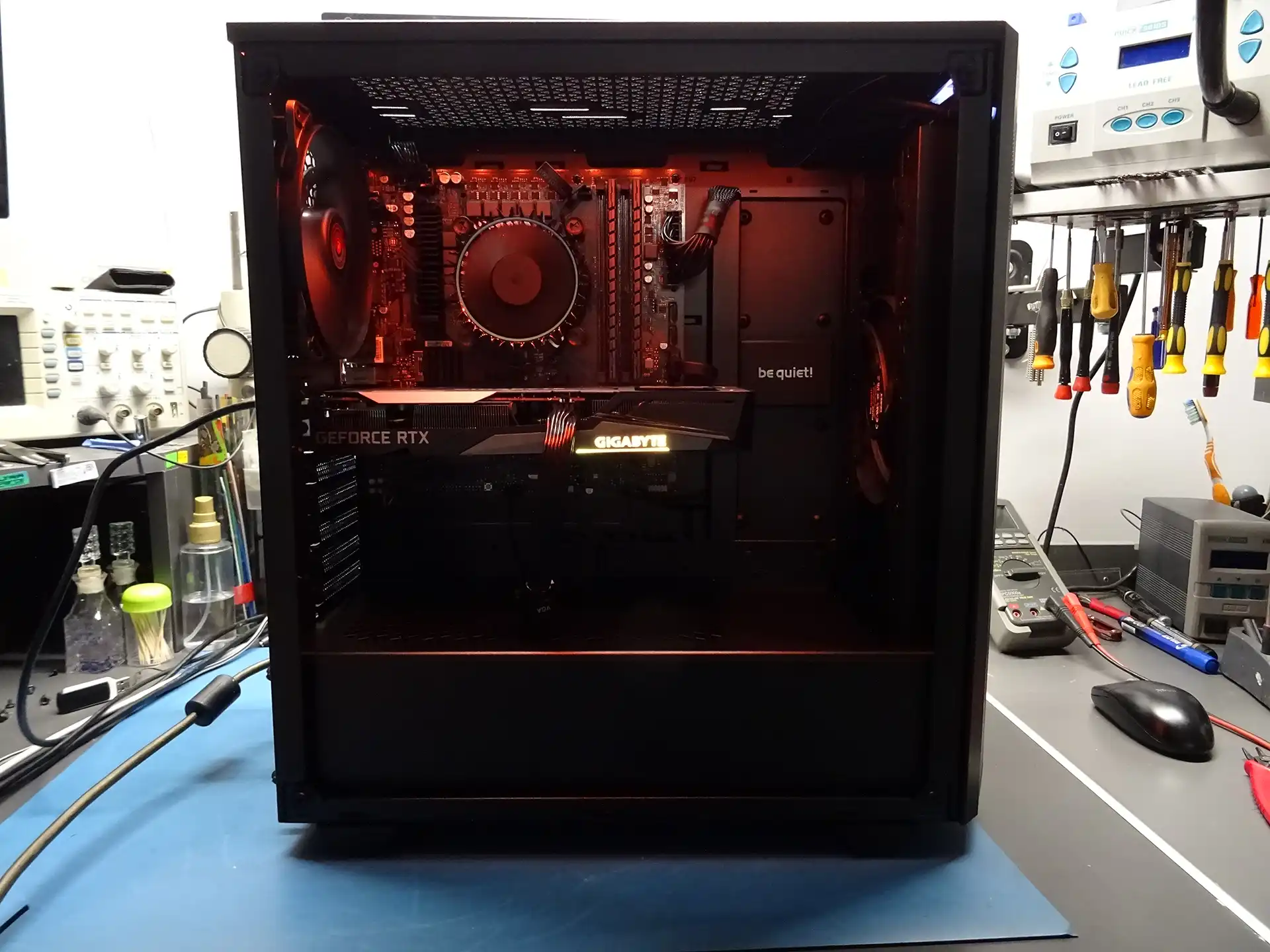 Serwis PC – podzespoły komputerowe Mielec Naprawa komputerów stacjonarnych Mielec – podzespoły PC i karta graficzna w trakcie serwisu