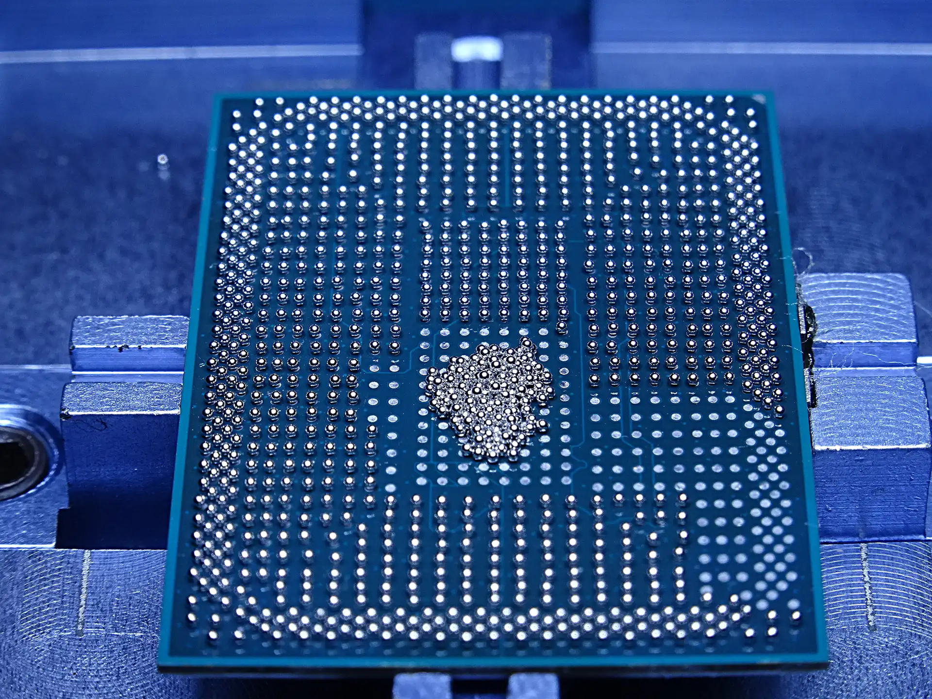 reballing-ukladReballing układu BGA Ryzen – profesjonalna naprawa laptopów Mielec Reballing układu BGA Ryzen w laptopie – naprawa płyty głównej w Mielcu