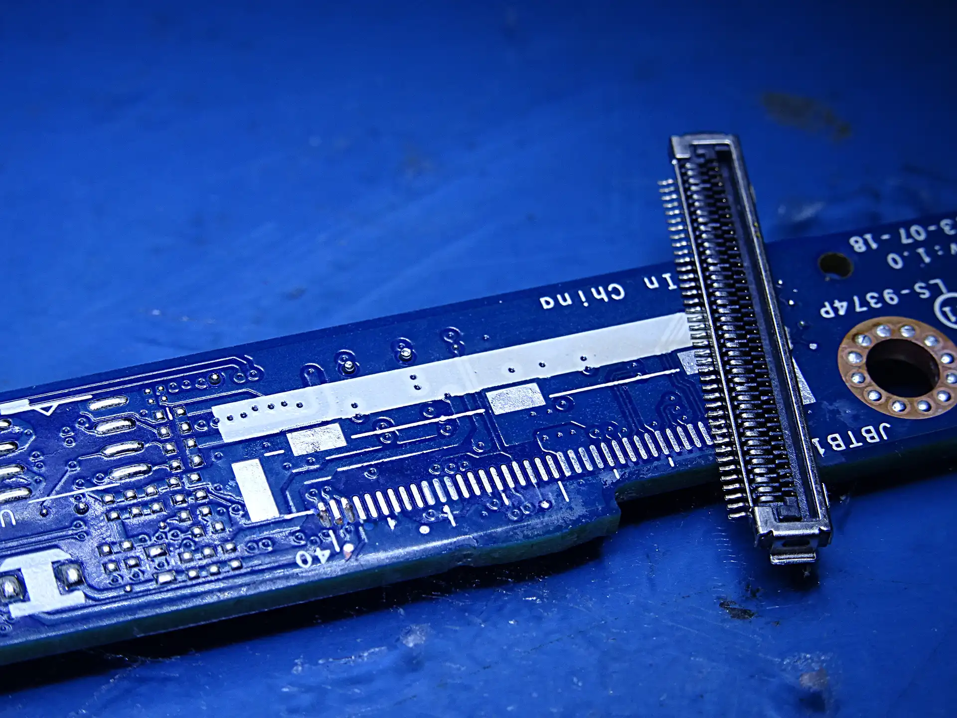 Wymiana gniazda laptopa – naprawa portów Mielec Wymiana gniazda w laptopie – naprawa portu na płycie głównej w Mielcu